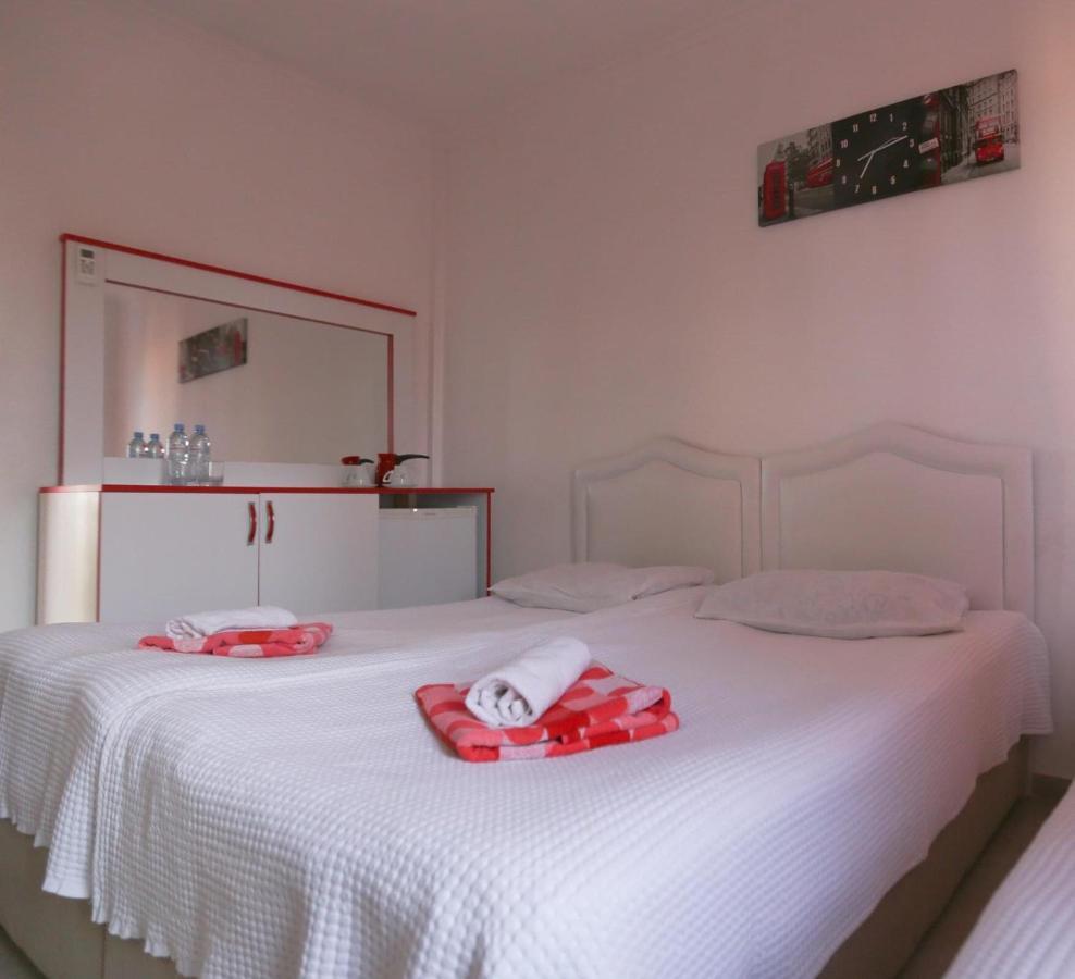 Theodora Hotel Уреки Екстериор снимка