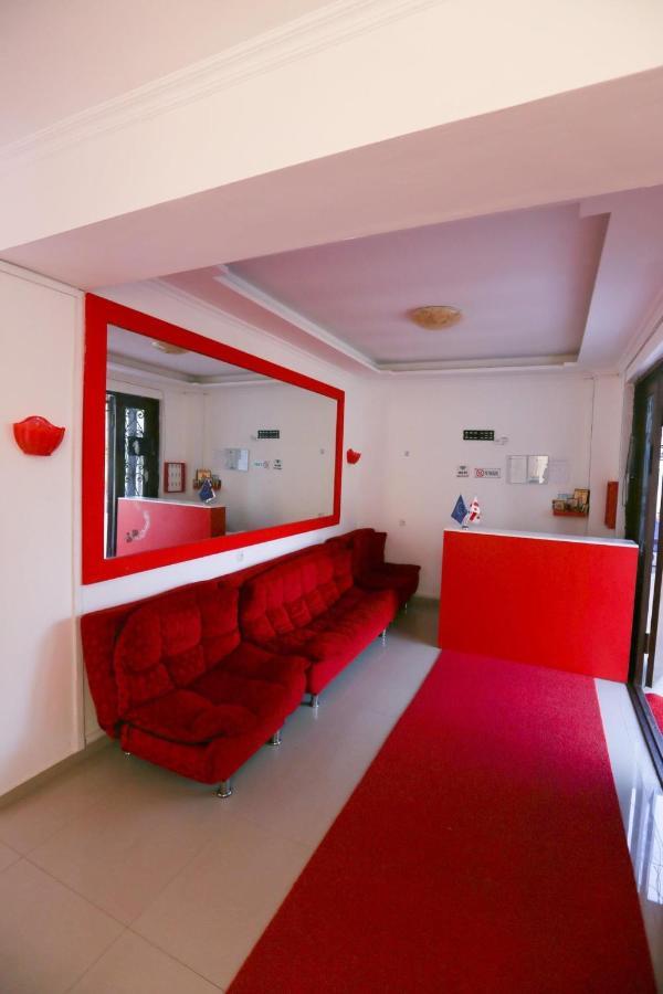 Theodora Hotel Уреки Екстериор снимка