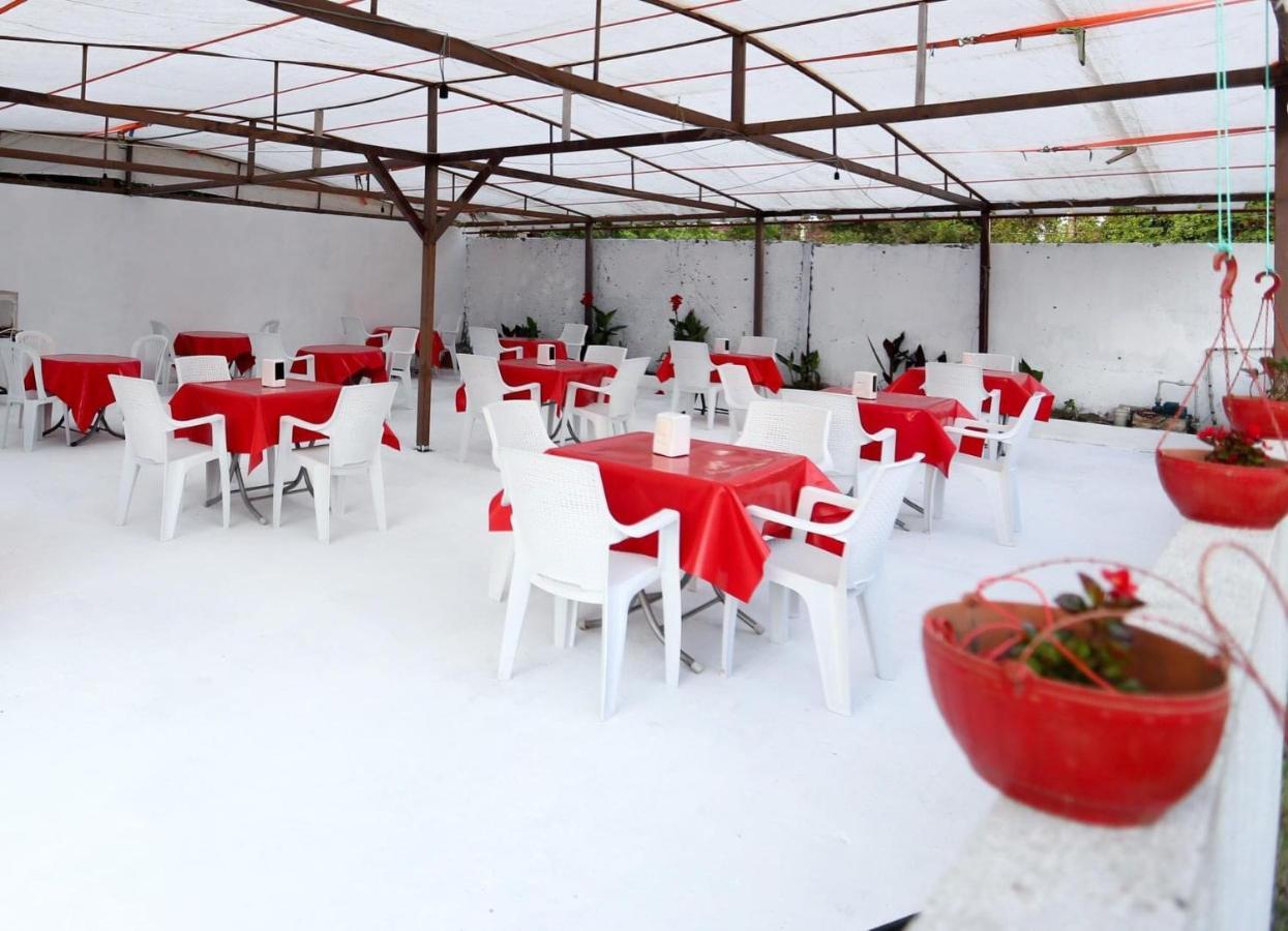 Theodora Hotel Уреки Екстериор снимка