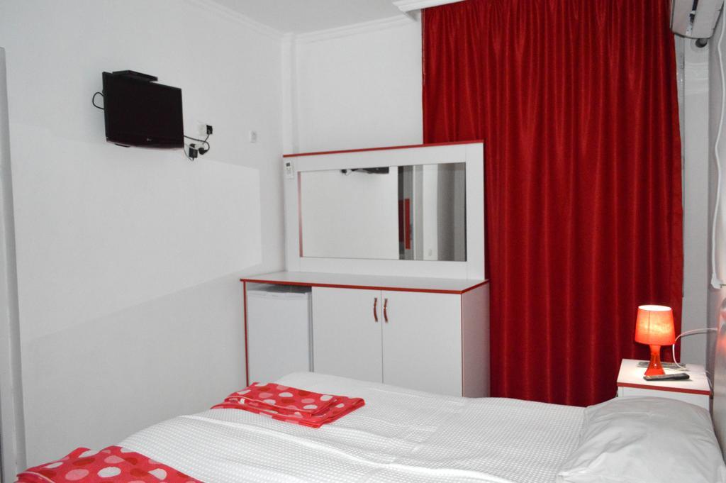 Theodora Hotel Уреки Екстериор снимка