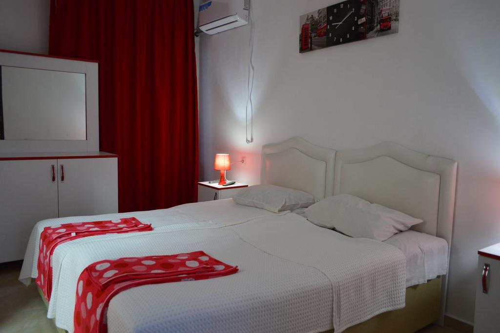 Theodora Hotel Уреки Екстериор снимка