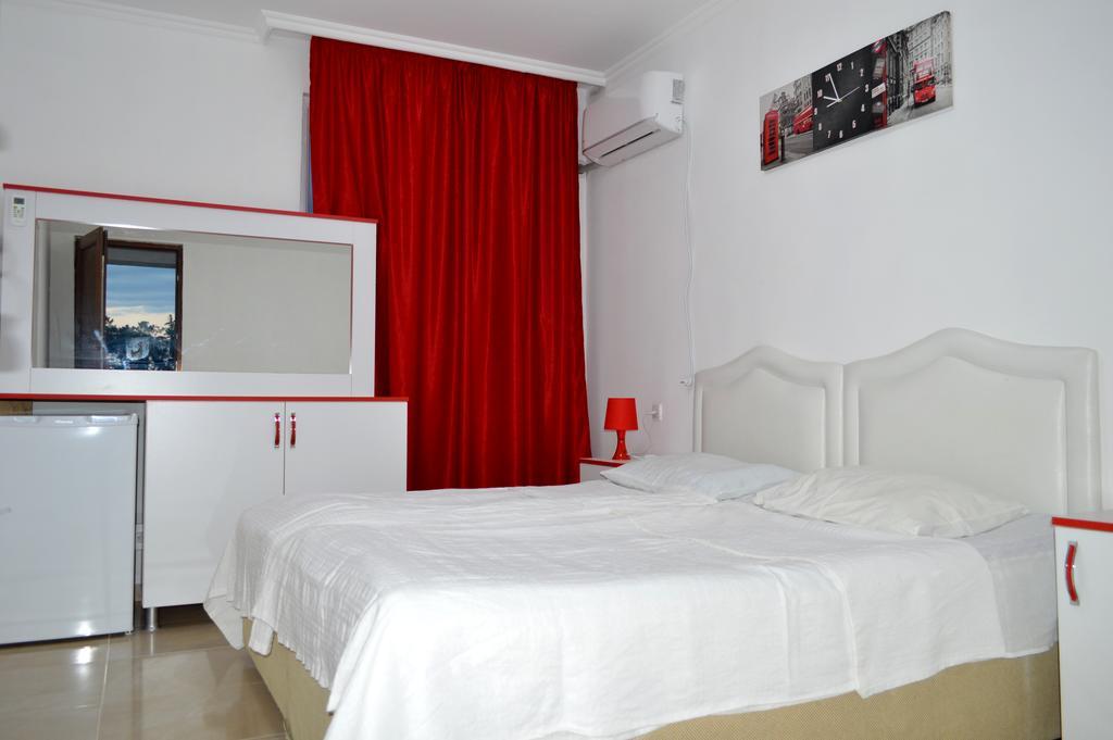 Theodora Hotel Уреки Екстериор снимка