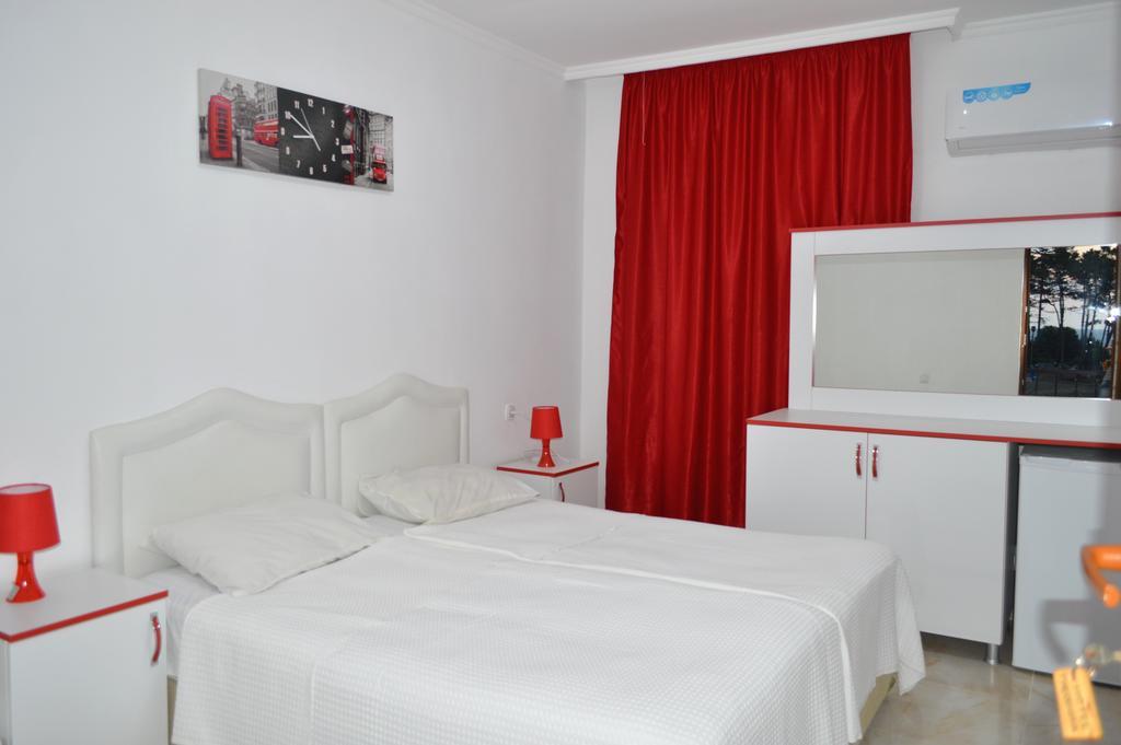 Theodora Hotel Уреки Екстериор снимка